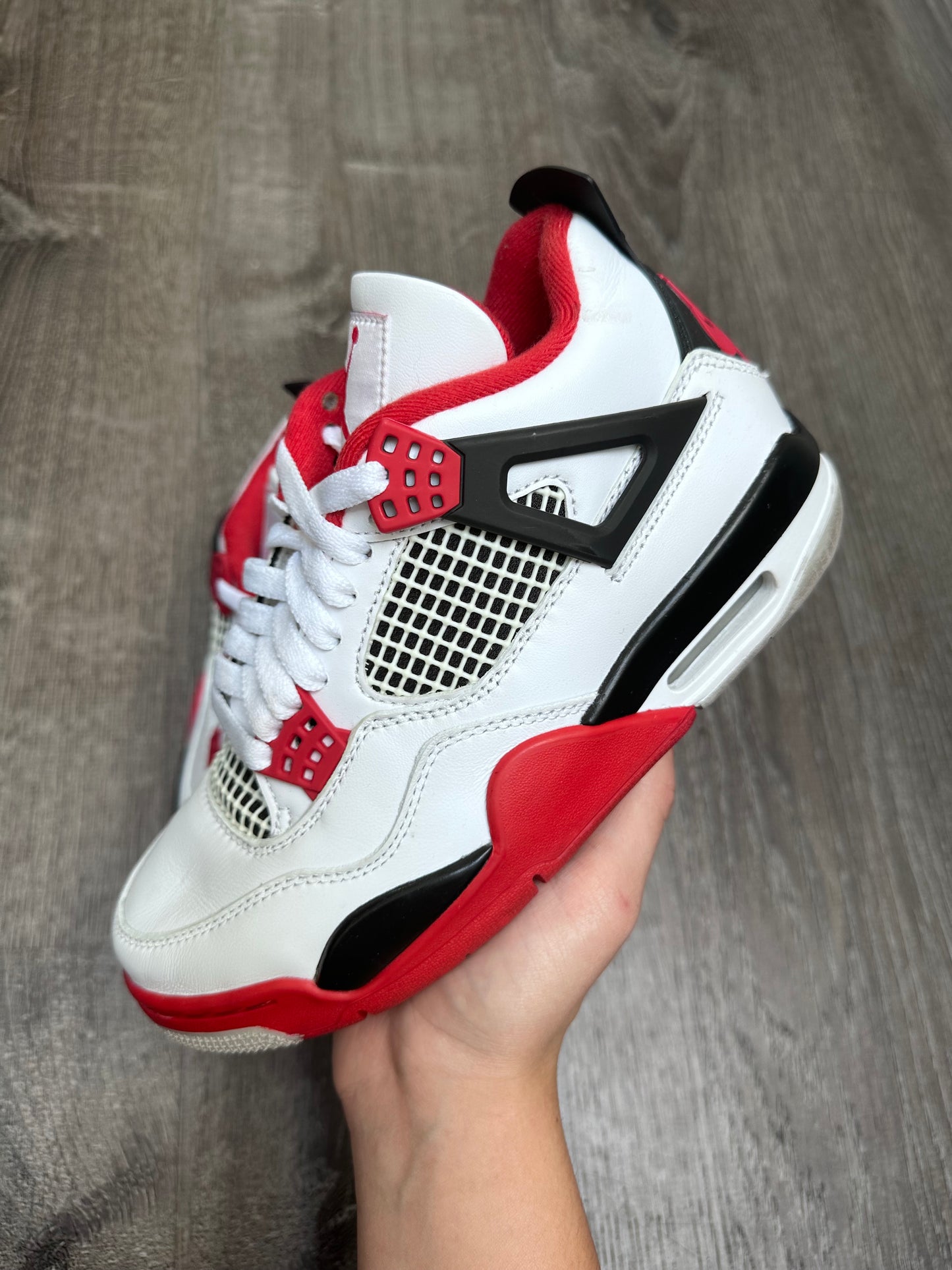 Jordan 4 Retro Fire Red (Preowned)