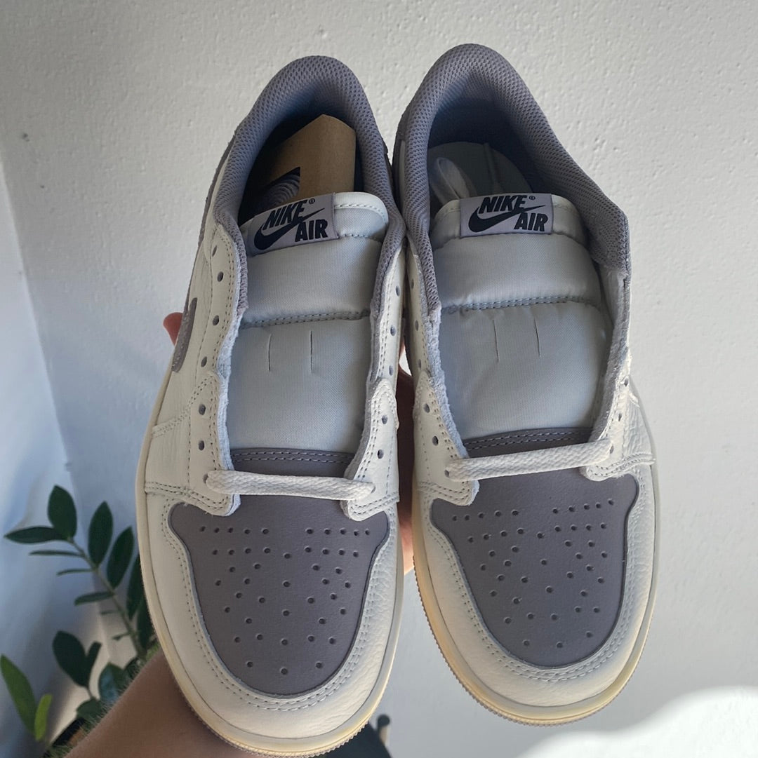 Jordan 1 Retro Low OG Atmosphere Grey