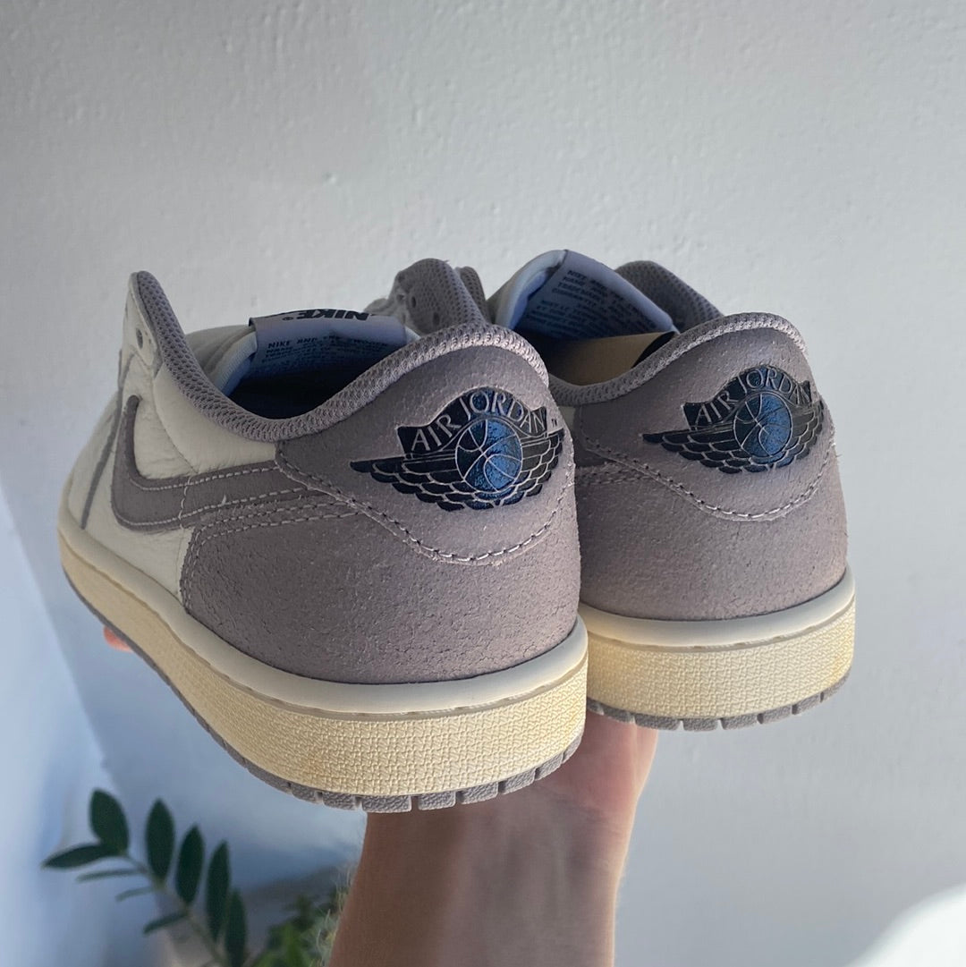Jordan 1 Retro Low OG Atmosphere Grey
