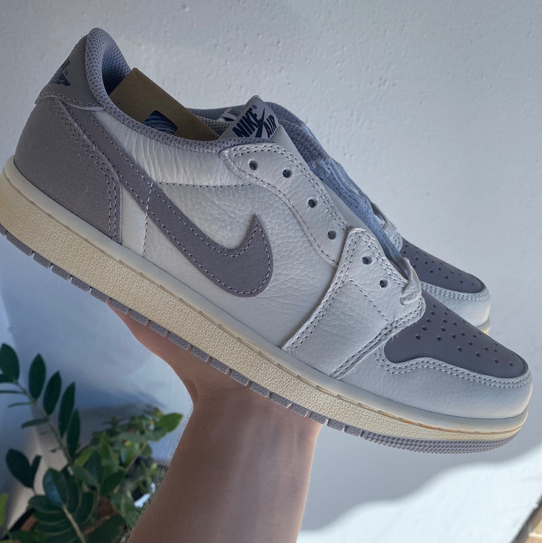 Jordan 1 Retro Low OG Atmosphere Grey