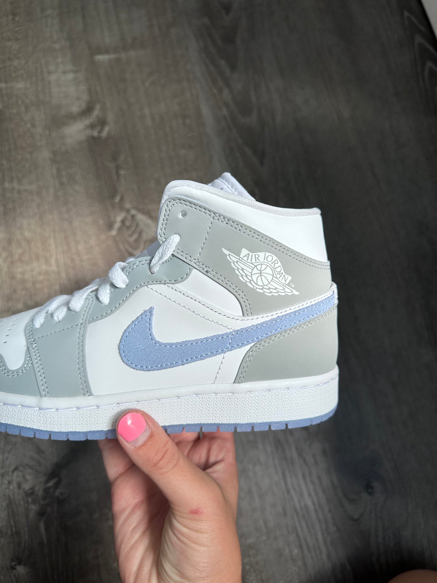 Jordan 1 Mid Wolf Grey Aluminum (W)