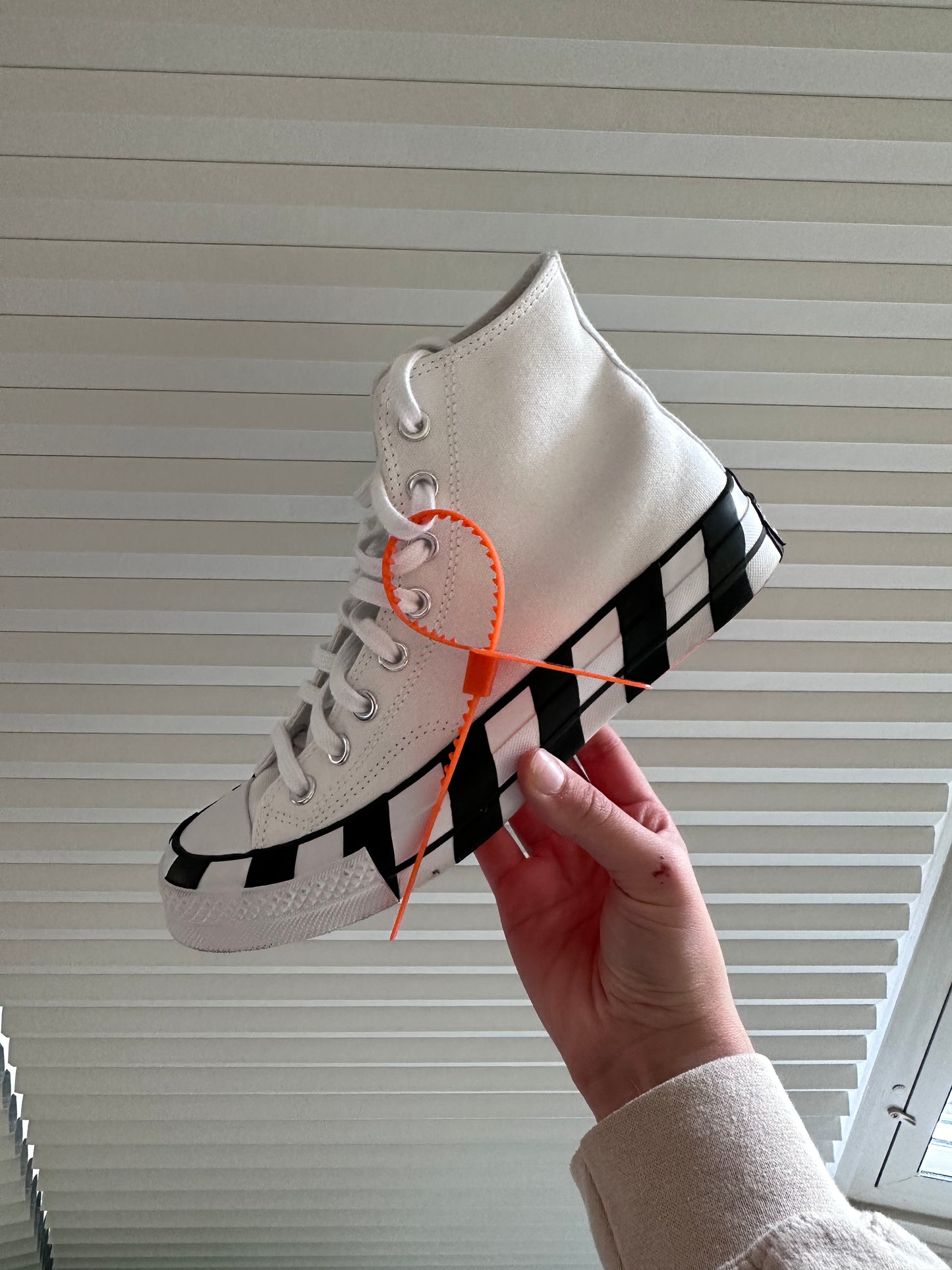 Off White Converse Chuck Taylor All-Star 70 Hi (Preowned)