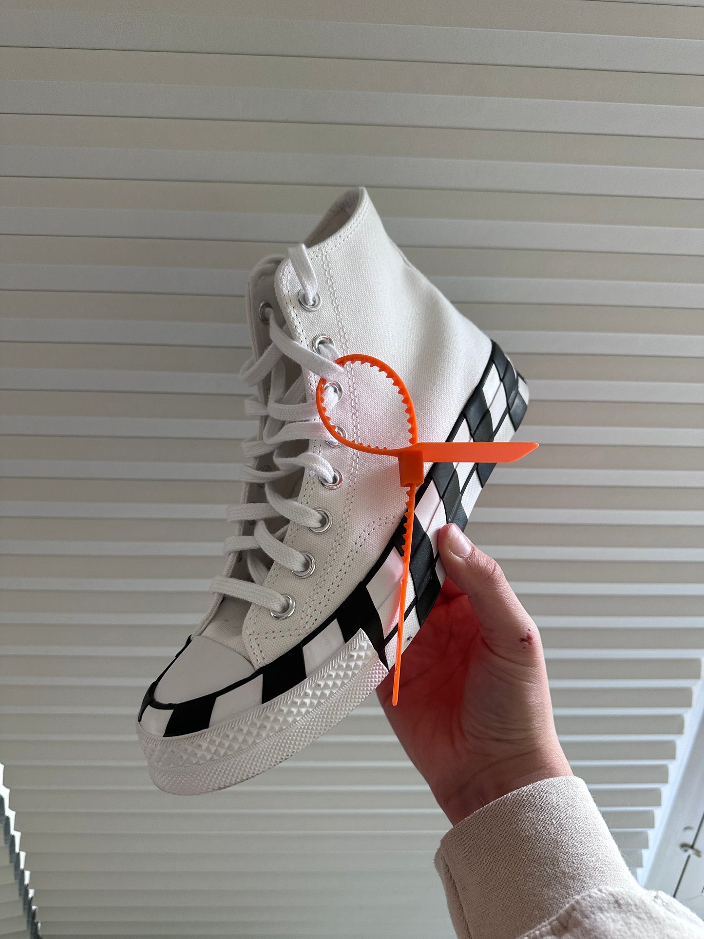 Off White Converse Chuck Taylor All-Star 70 Hi (Preowned)