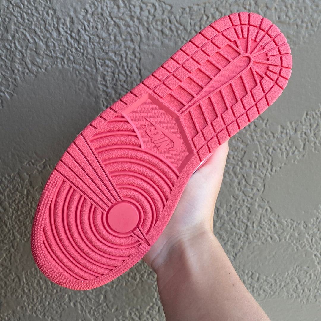 Jordan 1 Mid Strawberries and Cream (W)