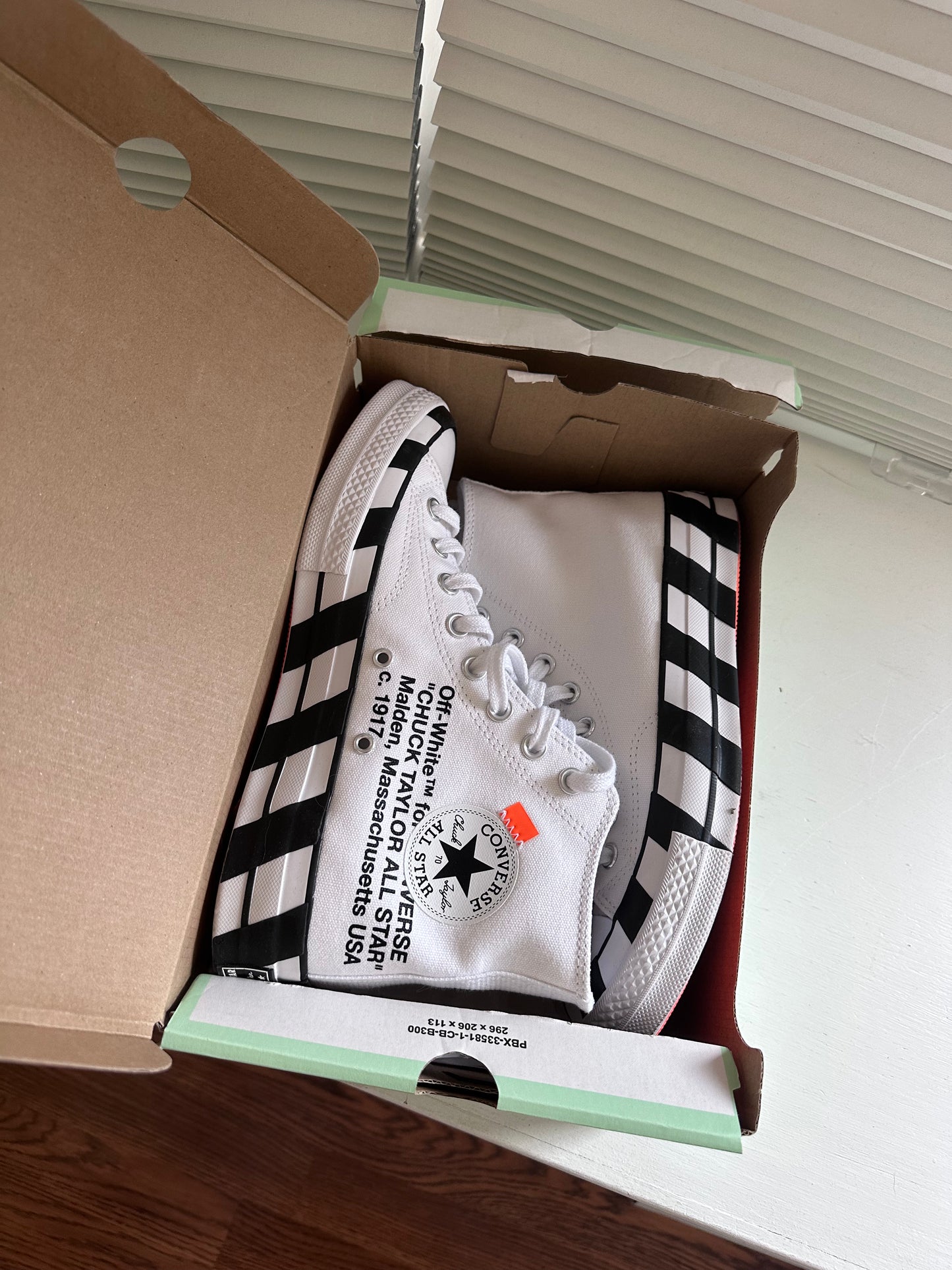 Off White Converse Chuck Taylor All-Star 70 Hi (Preowned)