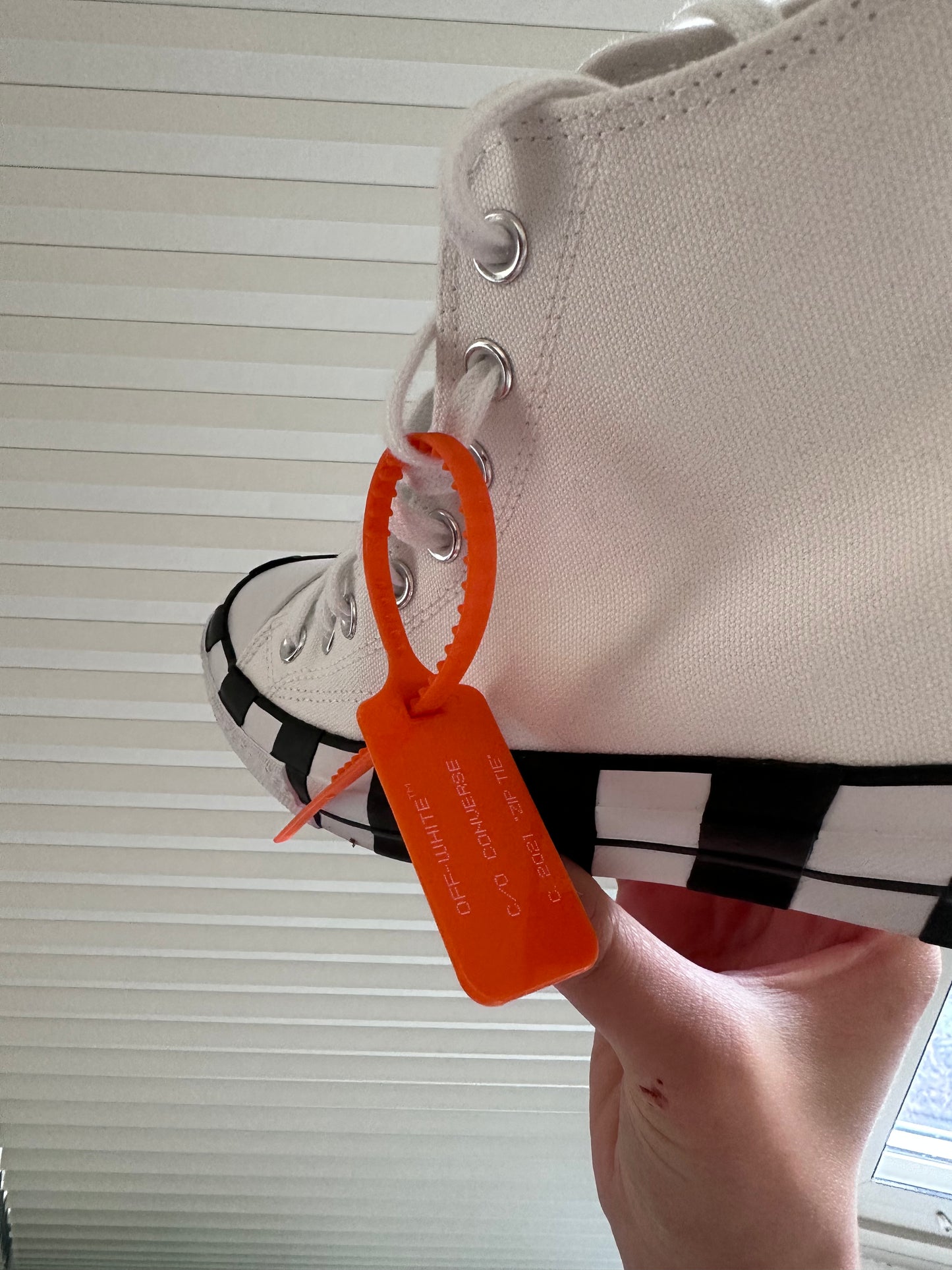 Off White Converse Chuck Taylor All-Star 70 Hi (Preowned)