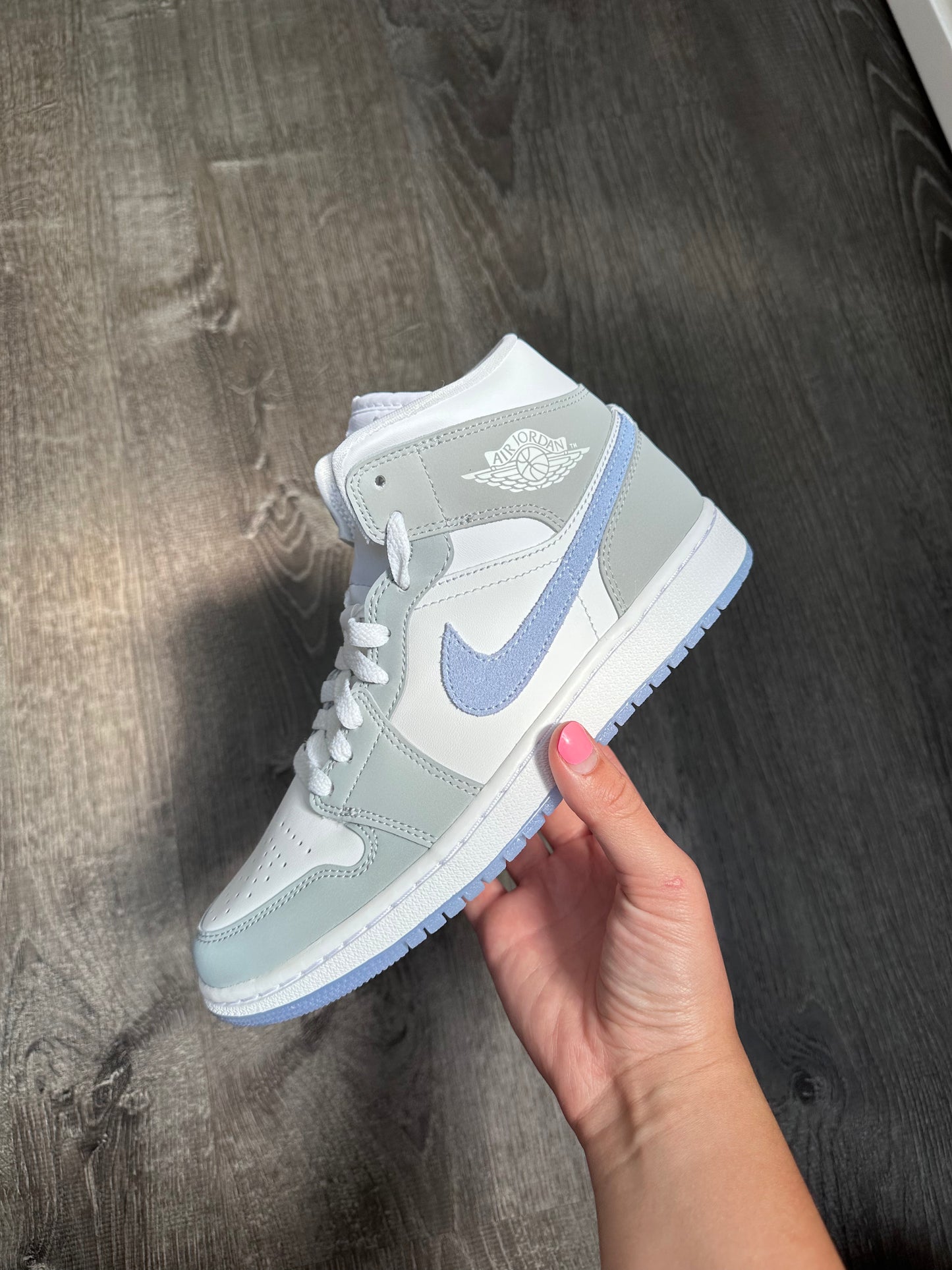 Jordan 1 Mid Wolf Grey Aluminum (W)