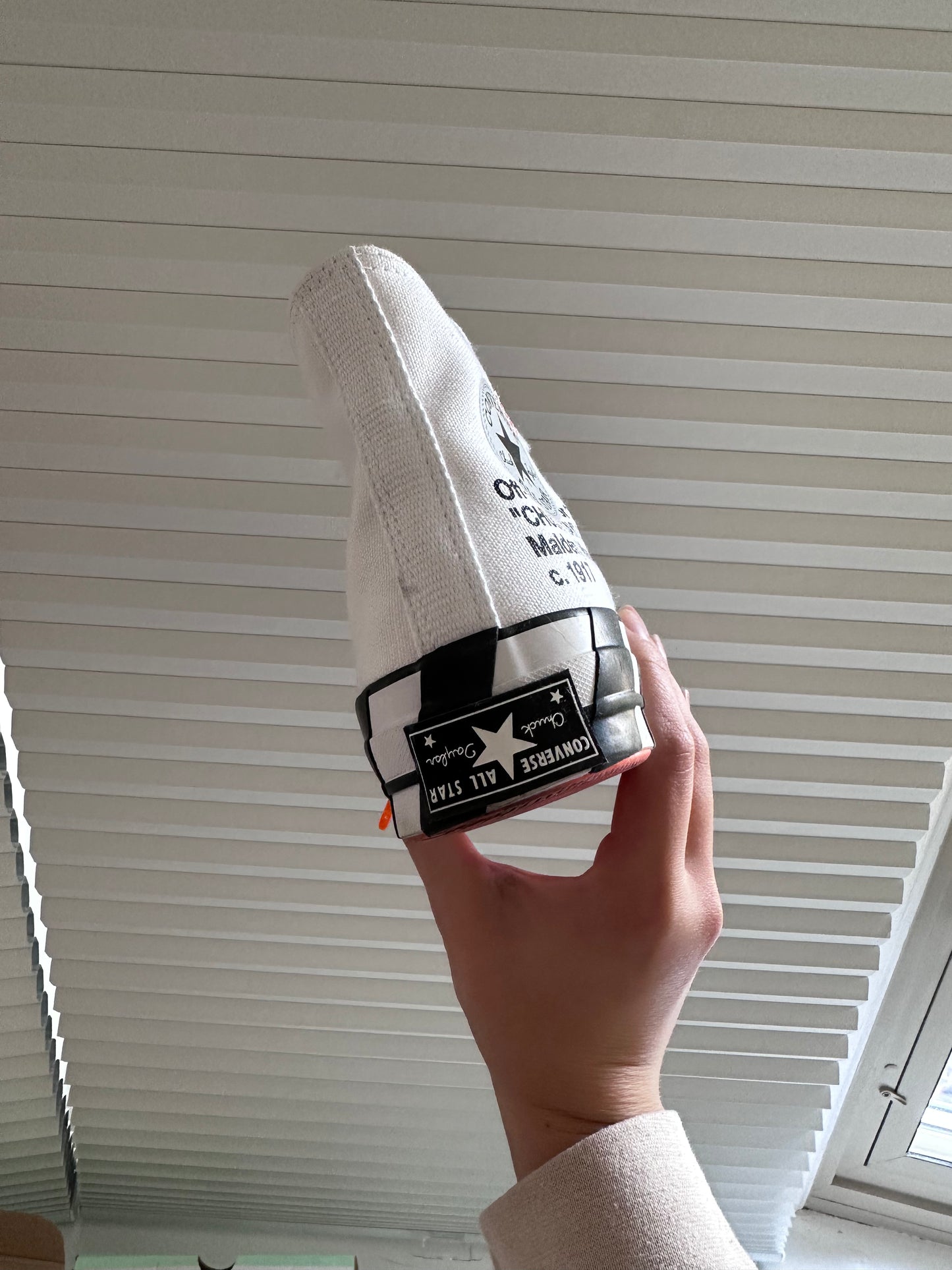Off White Converse Chuck Taylor All-Star 70 Hi (Preowned)