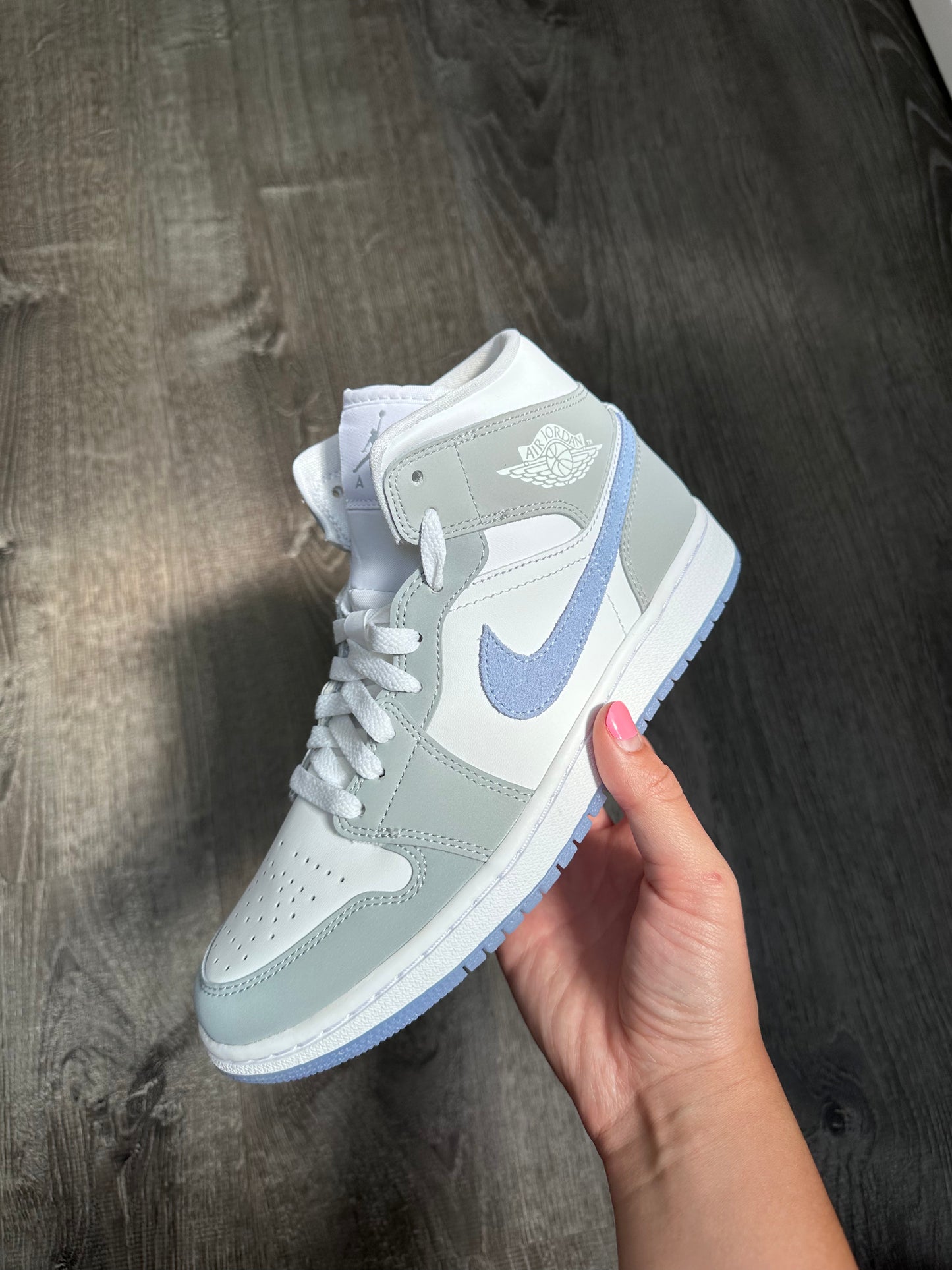Jordan 1 Mid Wolf Grey Aluminum (W)