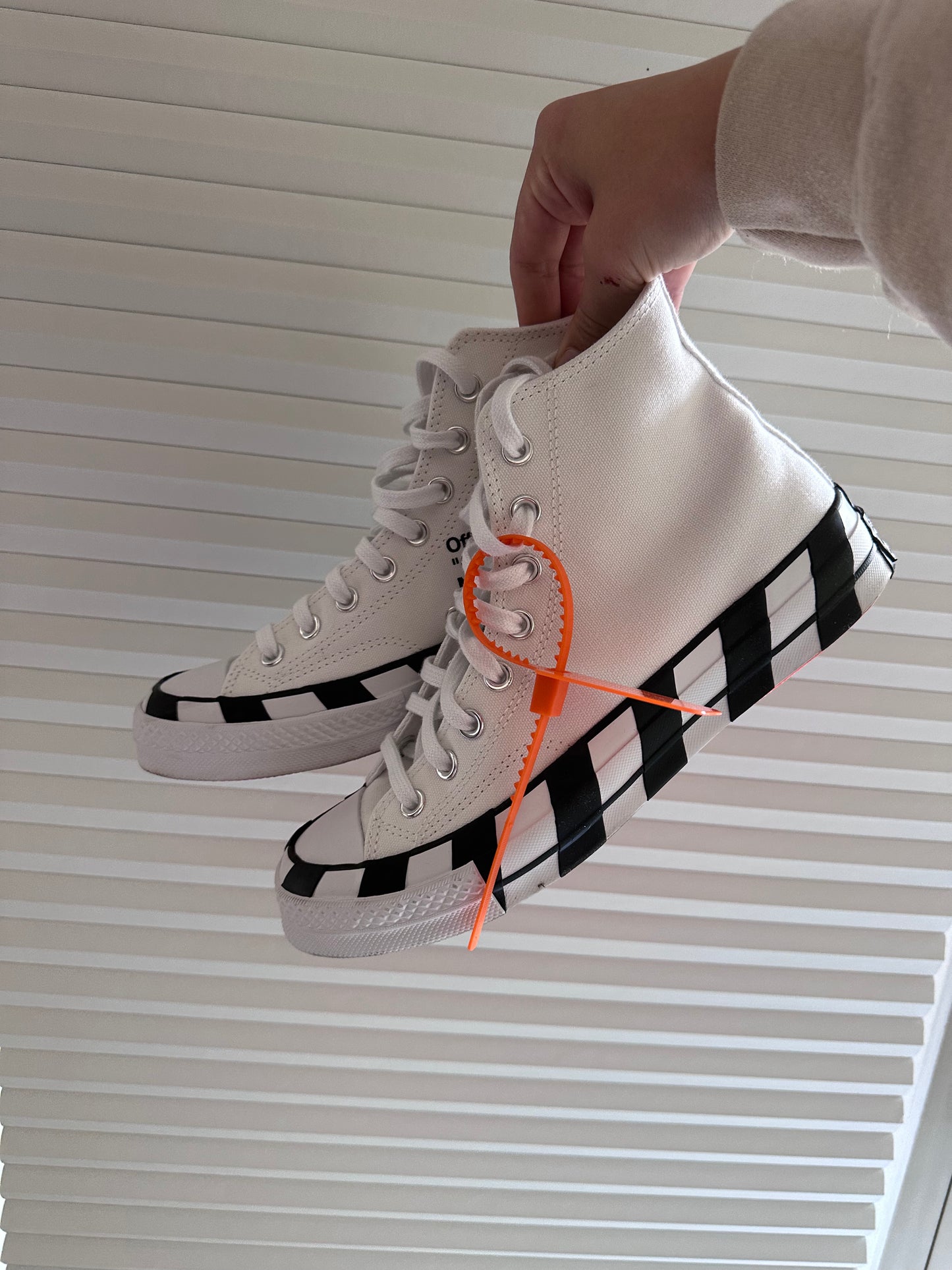 Off White Converse Chuck Taylor All-Star 70 Hi (Preowned)