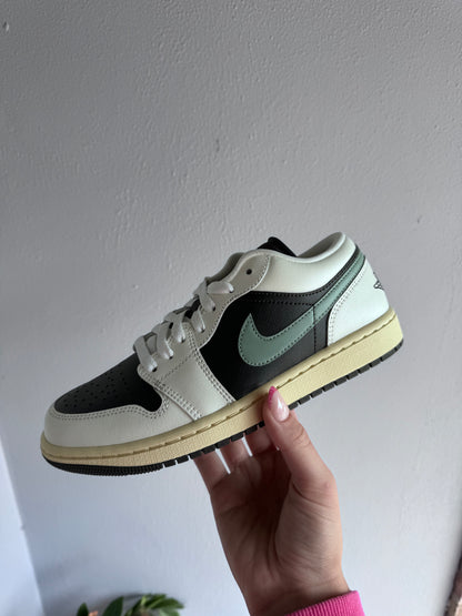 Jordan 1 Low Jade Smoke (W)