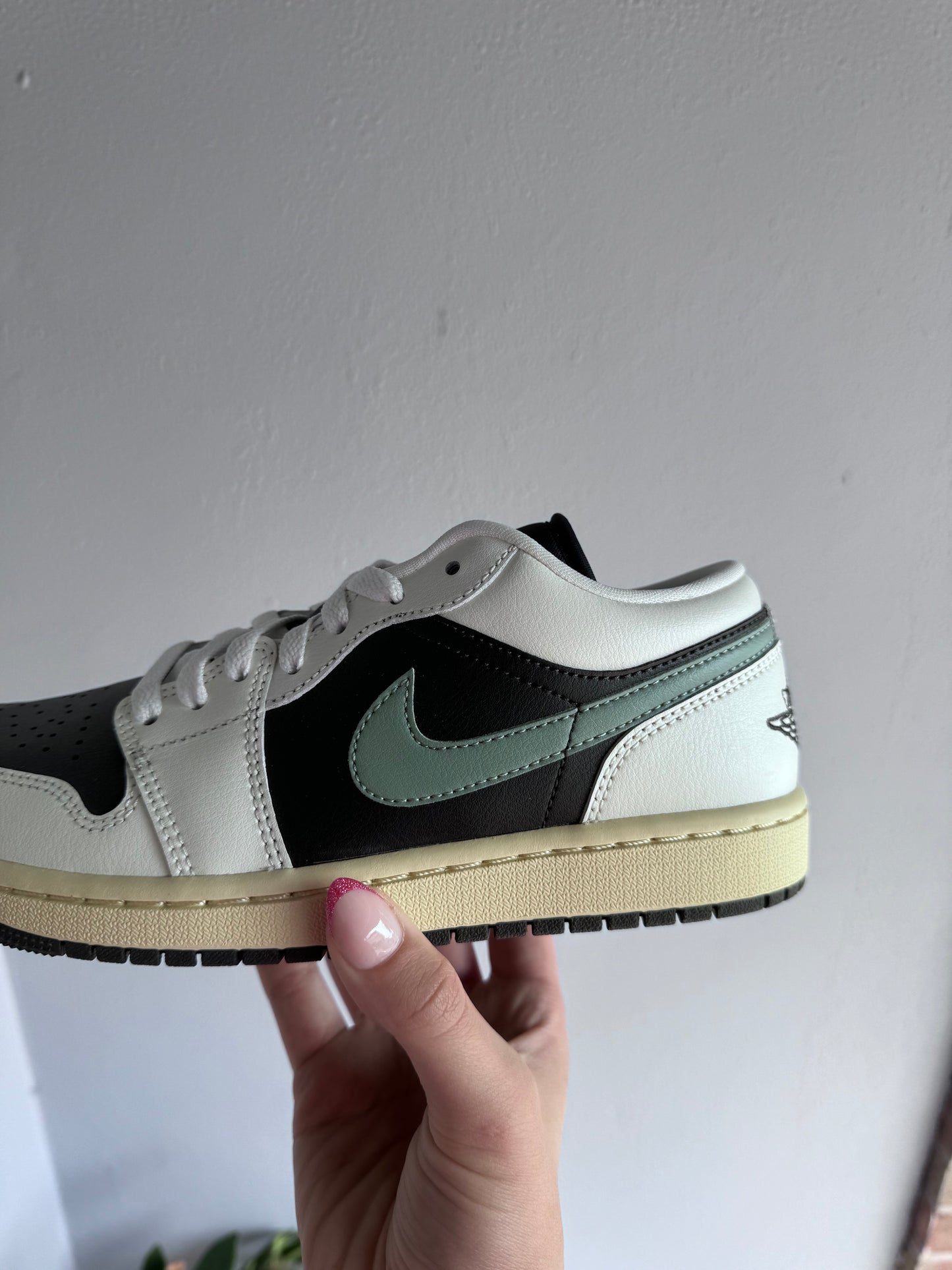 Jordan 1 Low Jade Smoke (W)