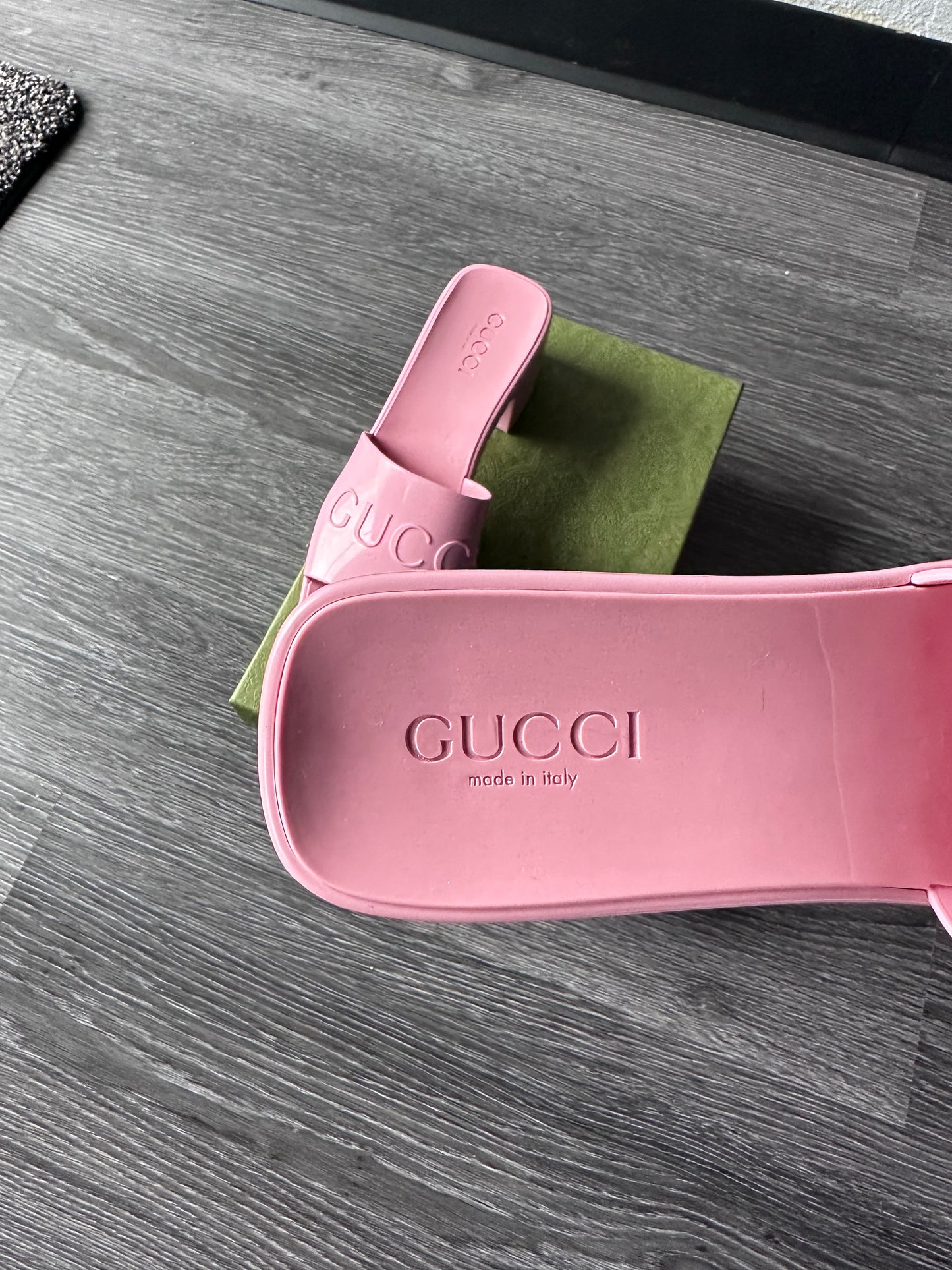 Gucci Women’s Rubber Slide Sandal (Preowned)
