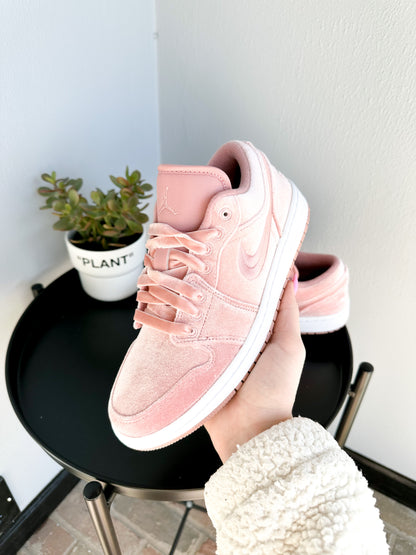 Jordan 1 Low SE Pink Velvet (W)