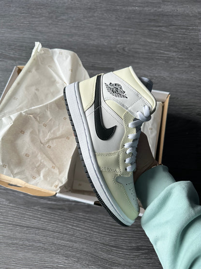 Jordan 1 Mid Coconut Milk (W)